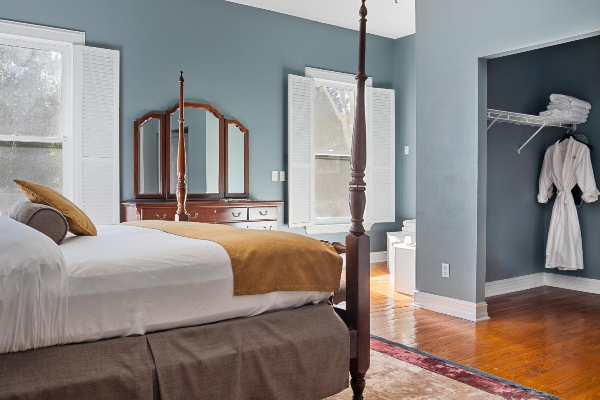 Stone Mountain Manor Bed & Breakfast Exterior photo