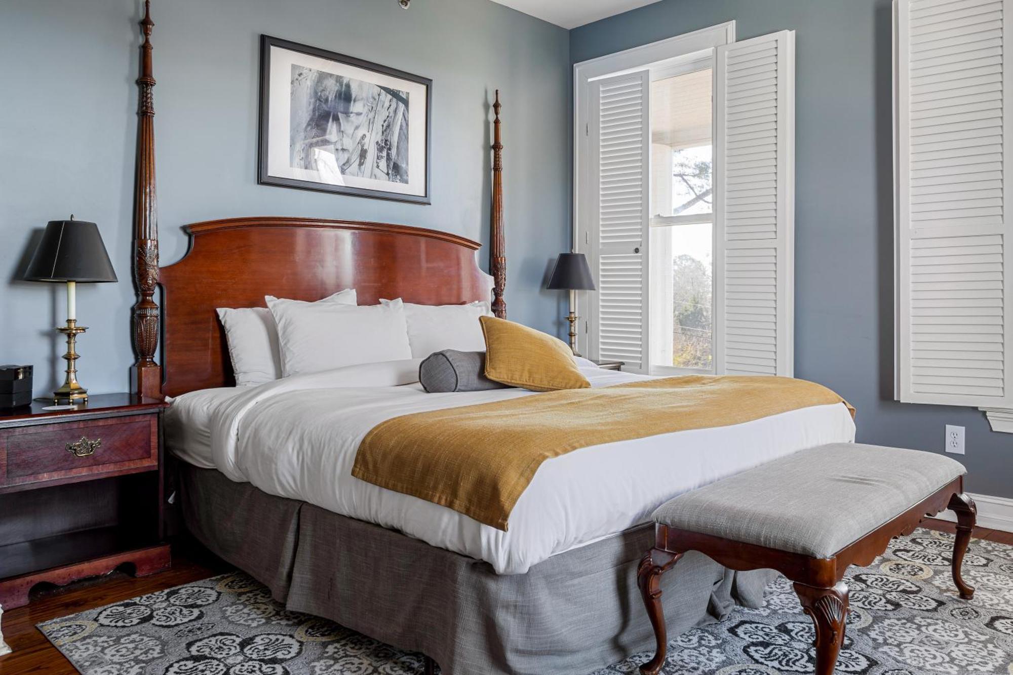 Stone Mountain Manor Bed & Breakfast Exterior photo