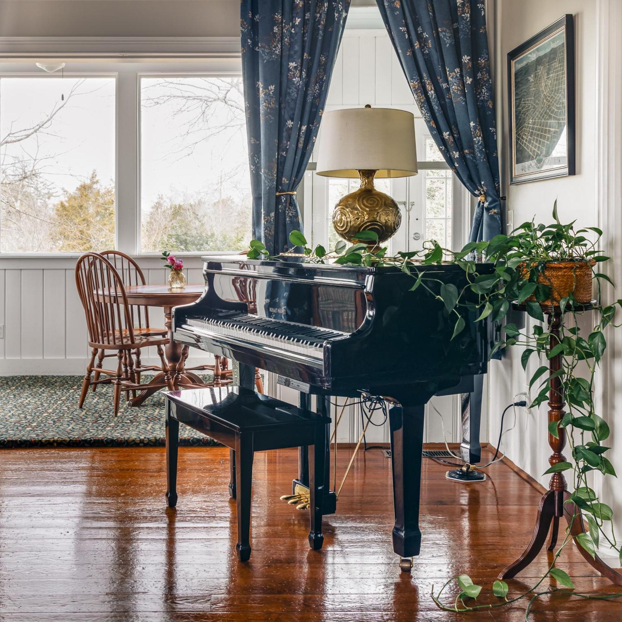 Stone Mountain Manor Bed & Breakfast Exterior photo