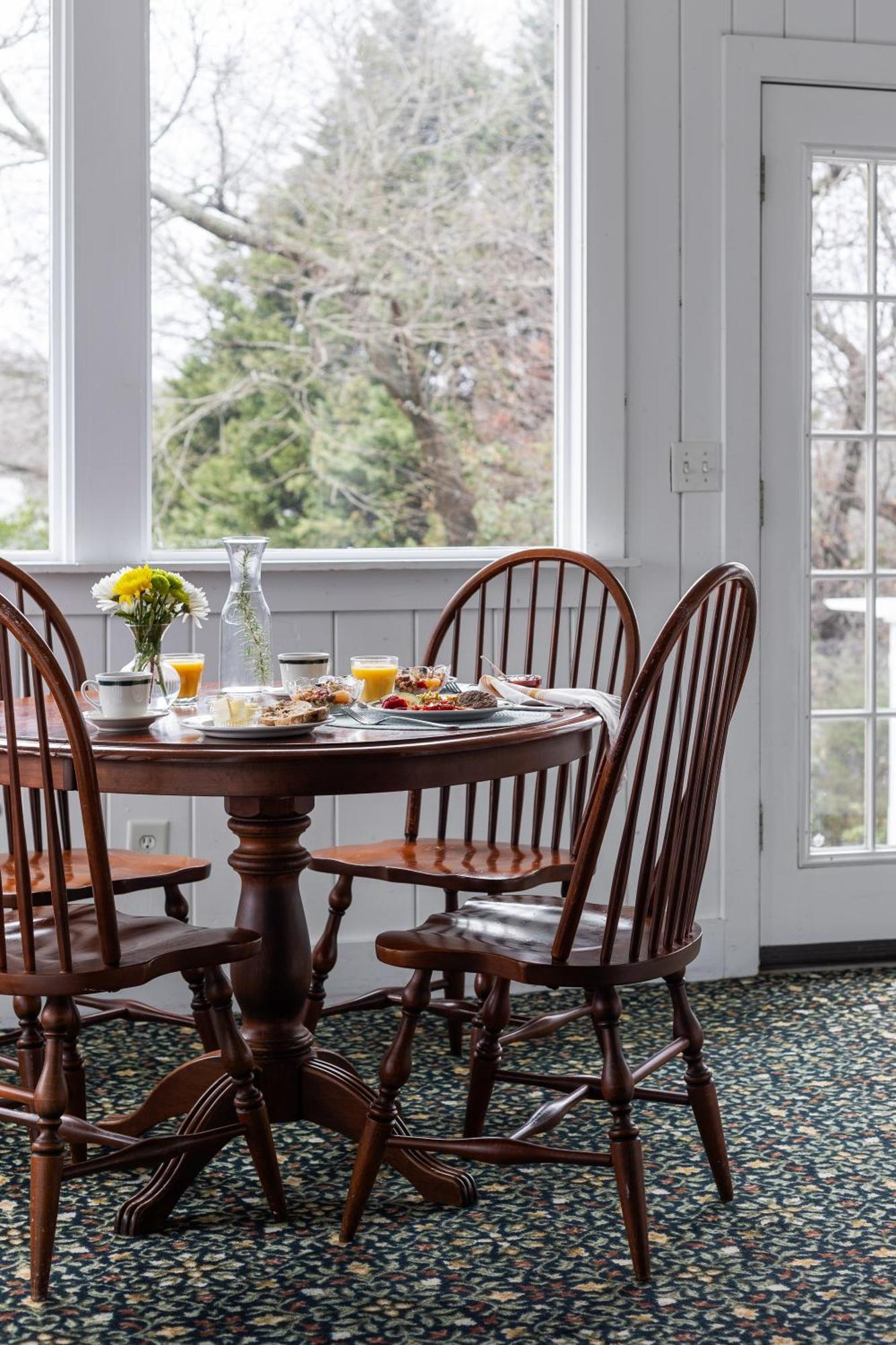 Stone Mountain Manor Bed & Breakfast Exterior photo