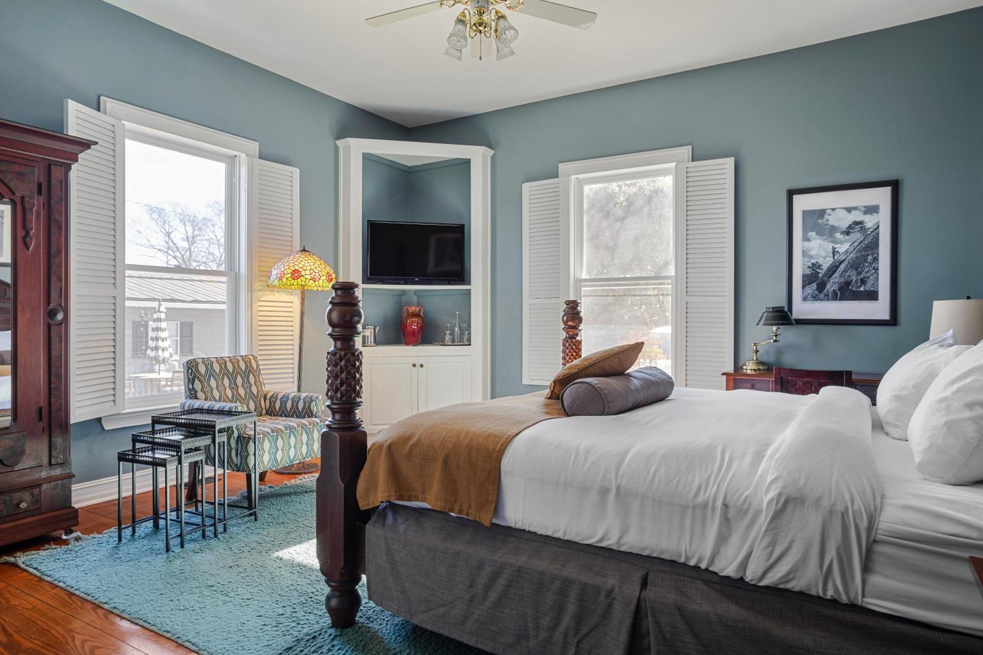 Stone Mountain Manor Bed & Breakfast Exterior photo