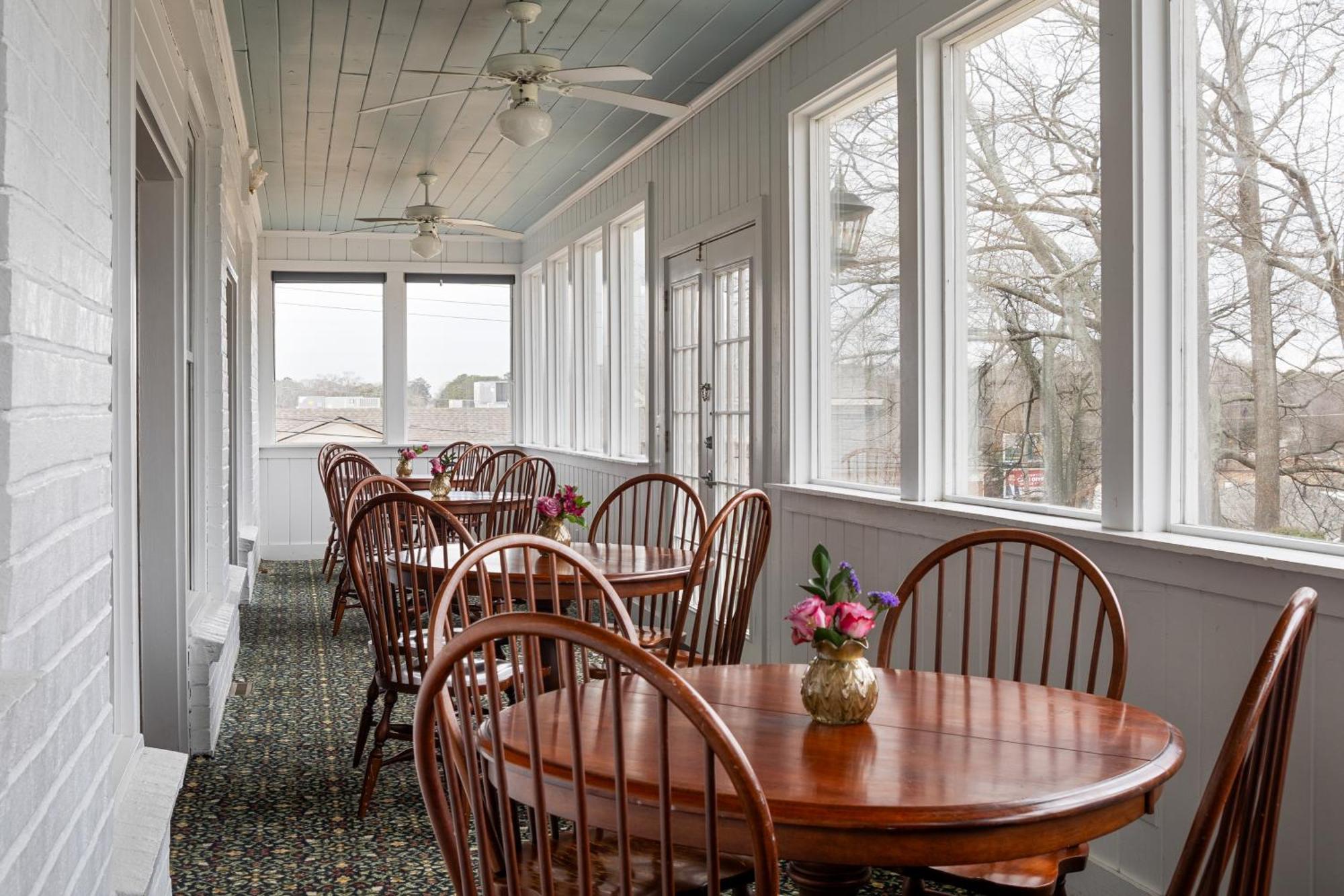 Stone Mountain Manor Bed & Breakfast Exterior photo